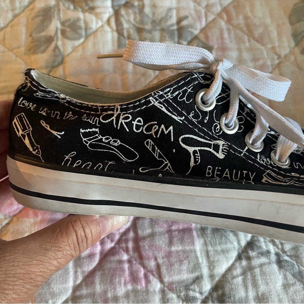 Converse Style (but not Converse) Hairdresser Sneakers - Picture 4 of 5